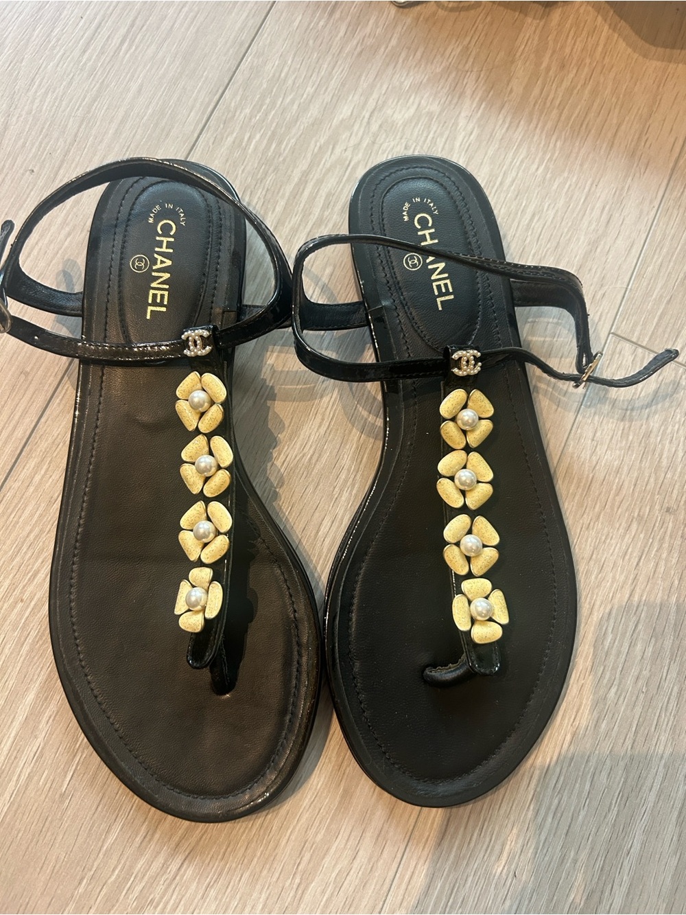 Chanel 2017 cc logo t strap sandal 38C